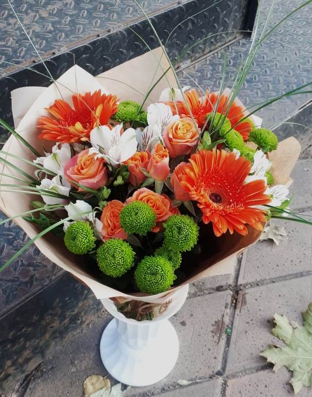 Букет цветов из: Герберы, Хризантемы, Альстромерии и Розы в Хороле
