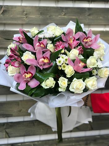 Букет цветов из: Розы и Хризантемы в Хороле