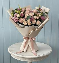 Букет цветов из:  Розы и Лизиантусы в Хороле