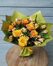 Букет цветов из:  Альстромерии и Розы в Хороле