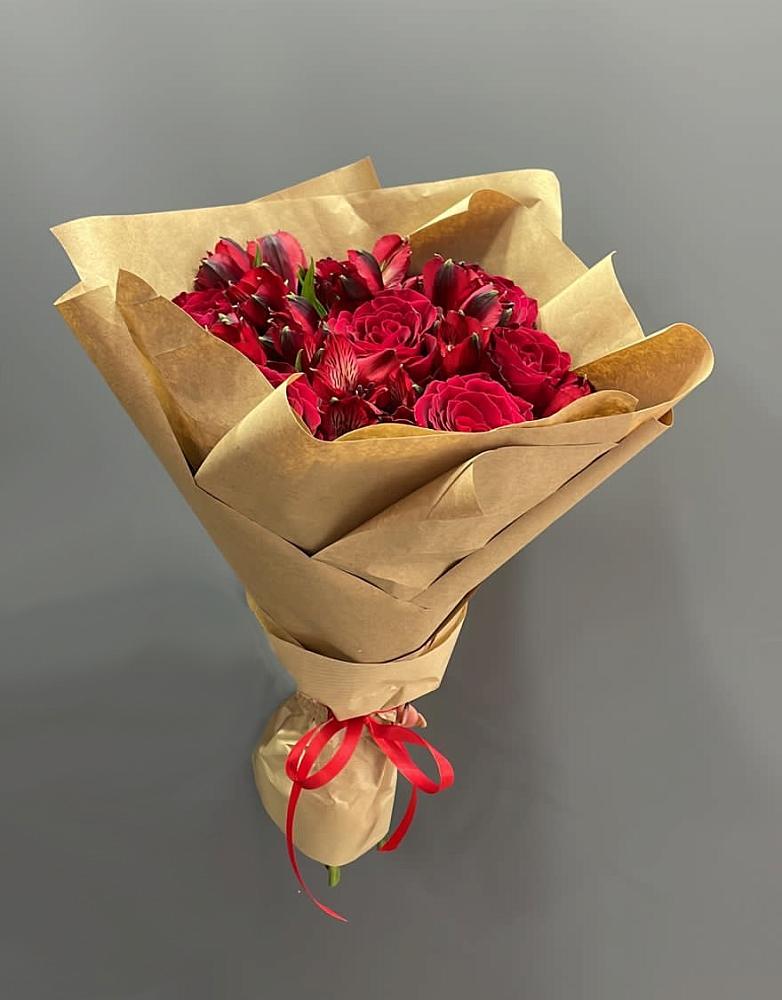 Букет цветов из: Альстромерии и Розы в Хороле