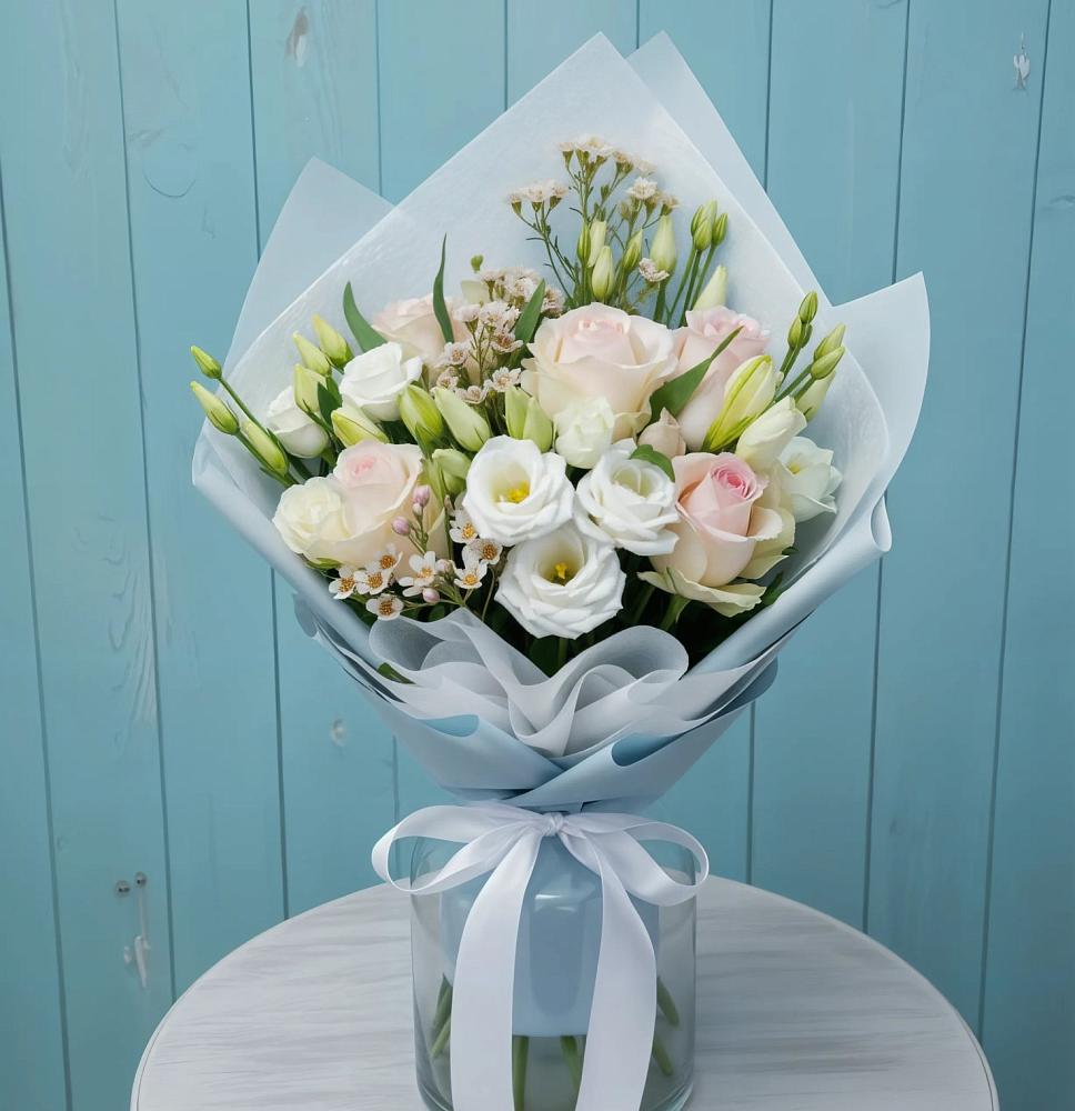 Букет цветов из: Розы и Лизиантусы в Хороле