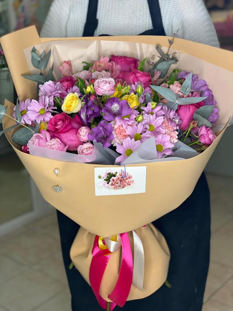 Букет цветов из: Хризантемы, Гвоздики и Альстромерии в Хороле