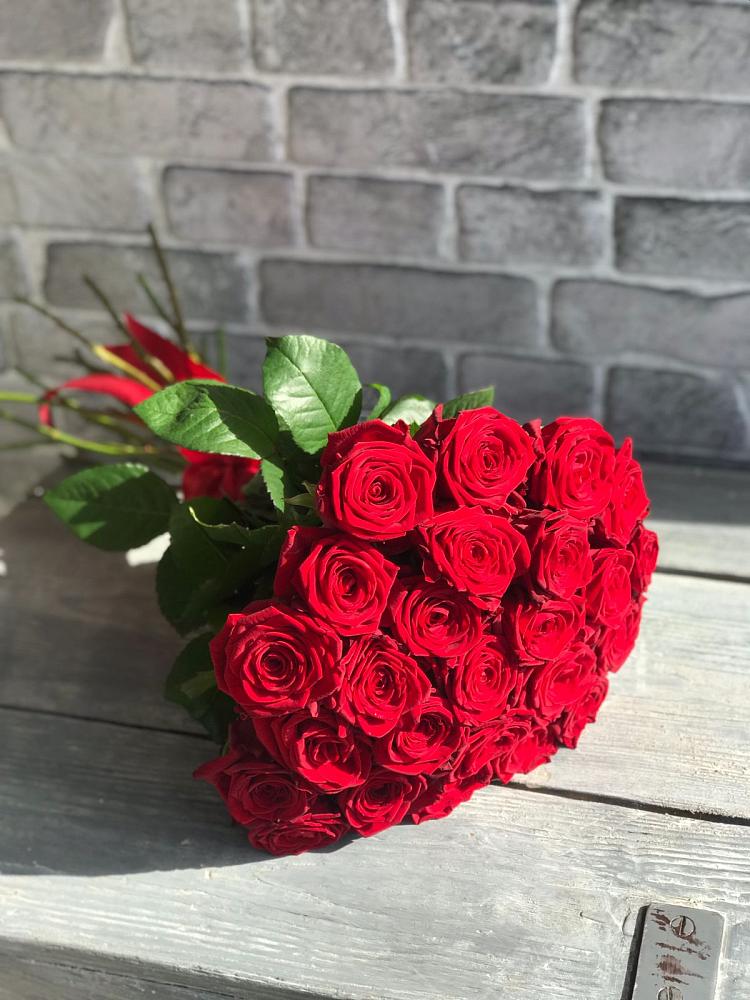 Букет Красные розы Фридом в Хороле