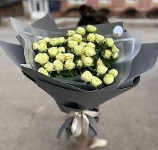 Букет Белые кустовые розы Солинеро в Хороле