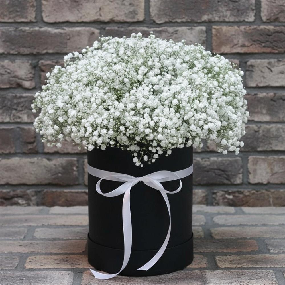 Цветочная композиция из Гипсофила в шляпной коробке в Хороле