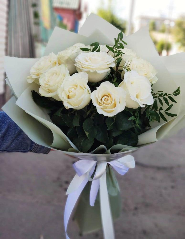 Букет Белые розы Проуд в Хороле