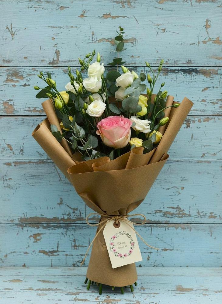 Букет цветов из: Розы и Лизиантусы в Хороле