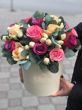 Цветочная композиция из Розы в шляпной коробке в Хороле