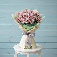 Букет цветов из:  Орхидеи и Розы #REPLACE_PRED# Хороле