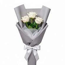 Букет 3 белые розы в Хороле