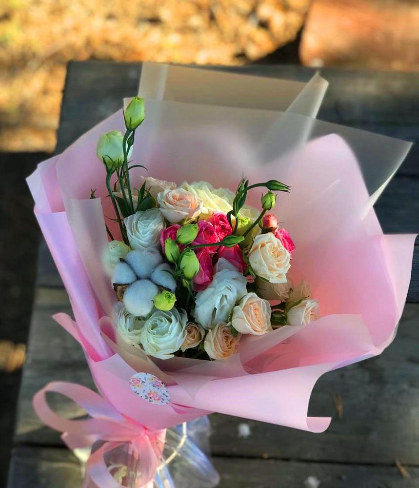 Букет цветов из: Розы и Лизиантусы в Хороле