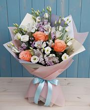 Букет цветов из:  Лизиантусы, Розы, Альстромерии и Гипсофила в Хороле