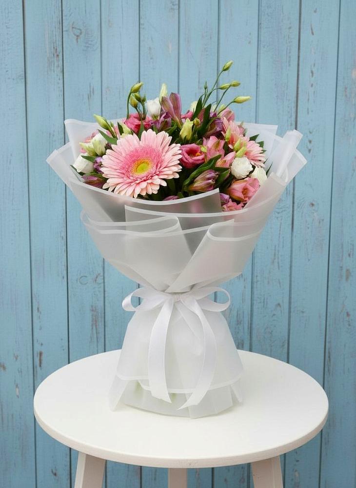 Букет цветов из: Герберы, Альстромерии и Лизиантусы в Хороле