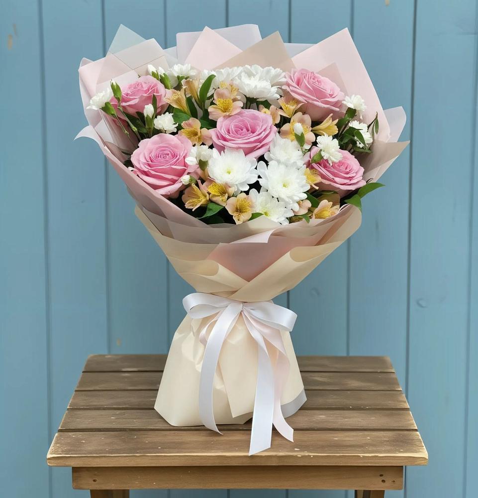 Букет цветов из: Гвоздики, Орхидеи и Розы в Хороле