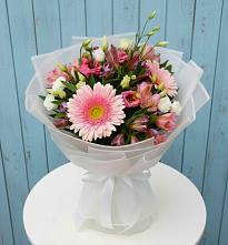 Букет цветов из:  Герберы, Альстромерии и Лизиантусы #REPLACE_PRED# Хороле