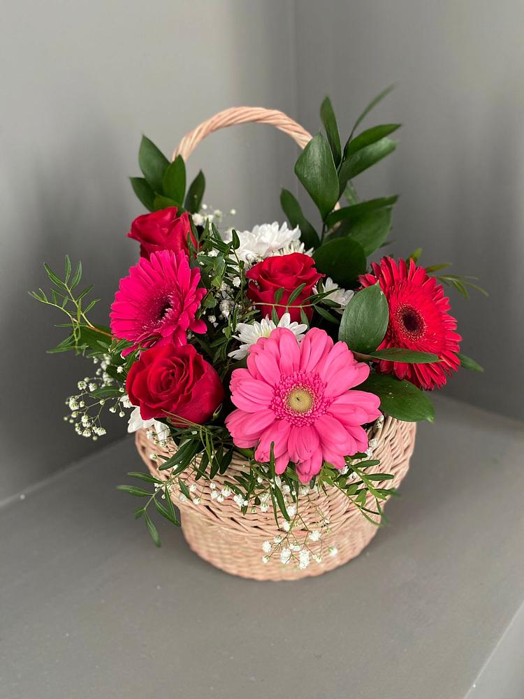 Цветочная композиция из Розы, Хризантемы и Герберы в корзине в Хороле