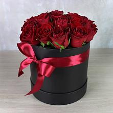 Цветочная композиция из Розы в шляпной коробке в Хороле