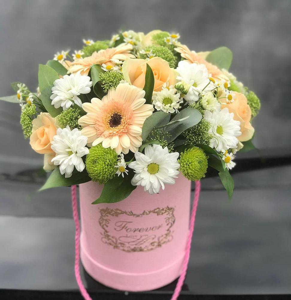 Цветочная композиция из Розы, Герберы и Хризантемы в шляпной коробке в Хороле