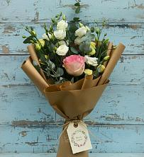 Букет цветов из:  Розы и Лизиантусы в Хороле