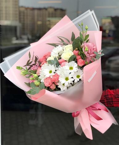 Букет цветов из: Розы, Лизиантусы и Хризантемы в Хороле