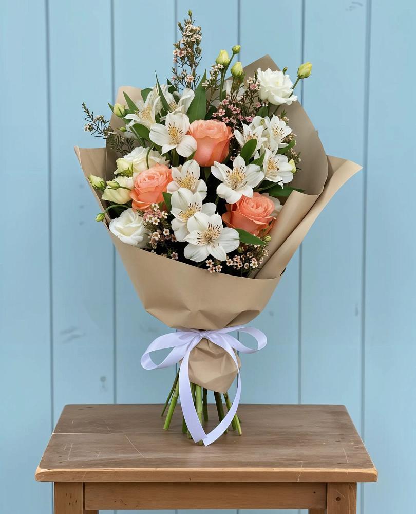 Букет цветов из: Альстромерии, Лизиантусы, Розы и Хризантемы в Хороле