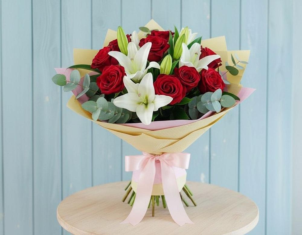 Букет цветов из: Лилии и Розы в Хороле